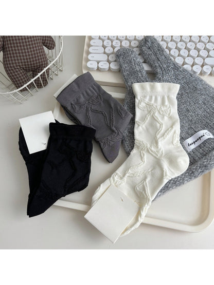 Rufia - Cute Mid-calf Socks with Bow Patterns