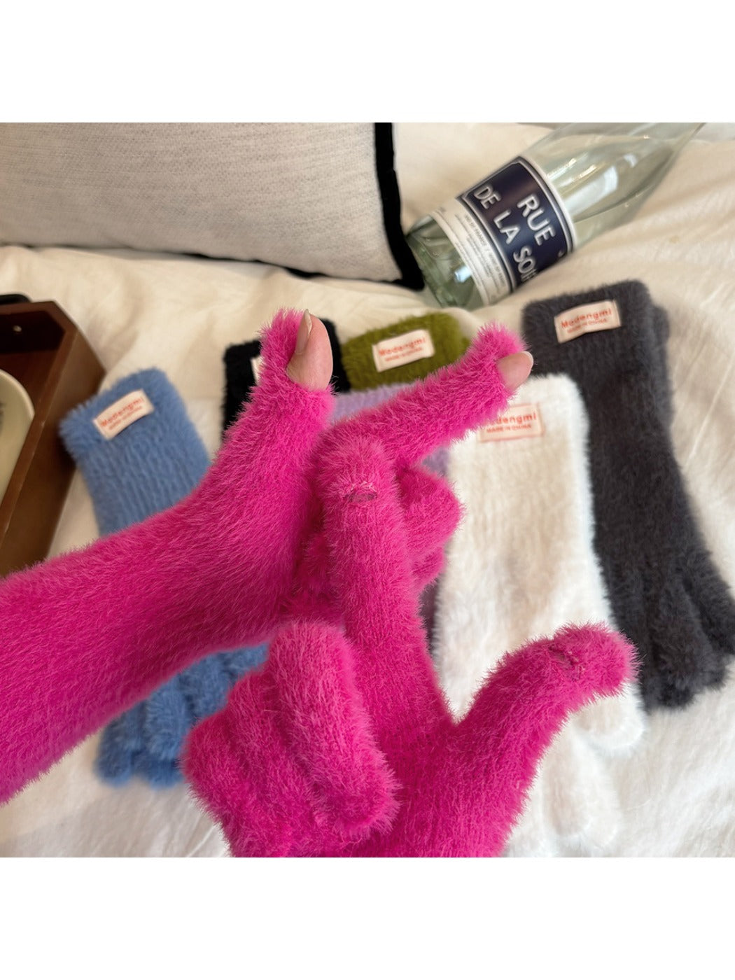 Gloving - Solid Color Fuzzy Gloves with Touchscreen