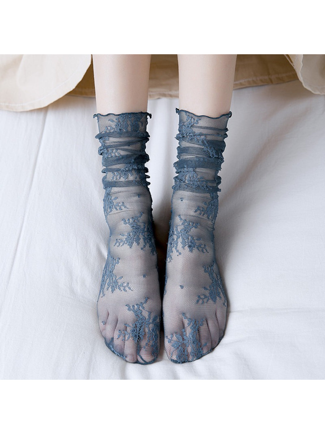 Rufia - Romantic Sheer Lace Crew Socks product image 1