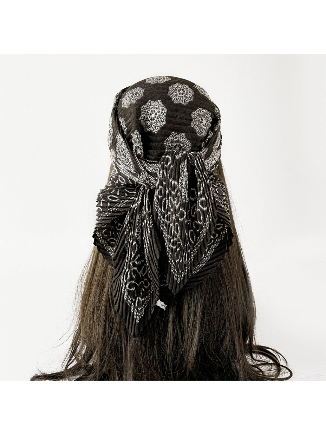 Scarvii - Modern Motif Pleated Scarf
