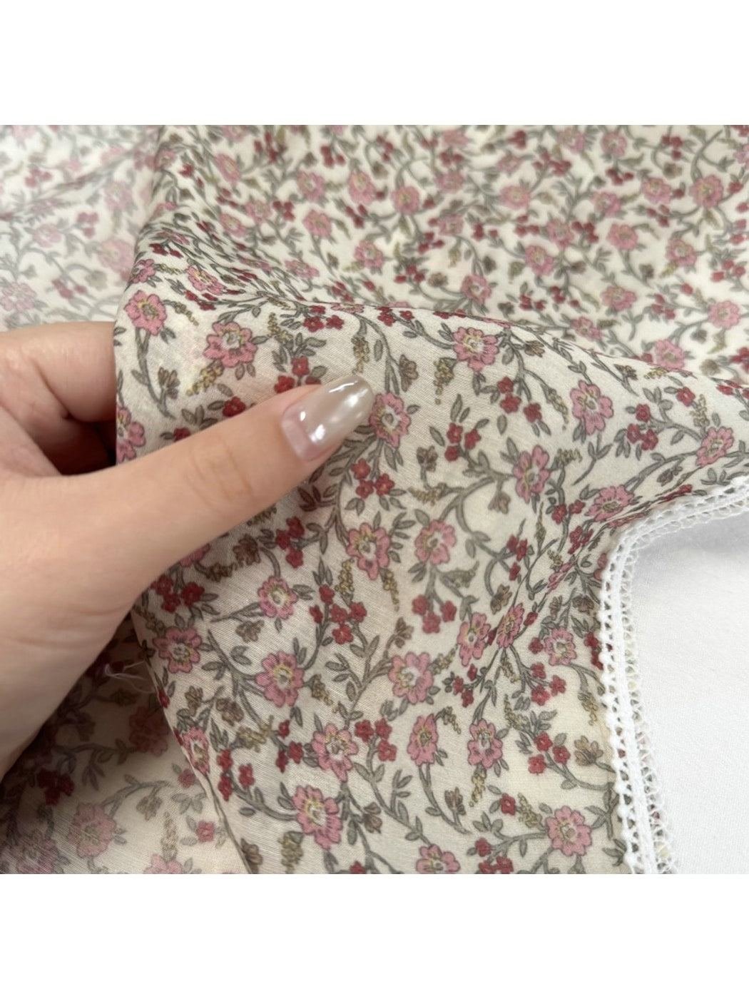 Scarvii - Elegant Floral Pattern Triangle Bandana