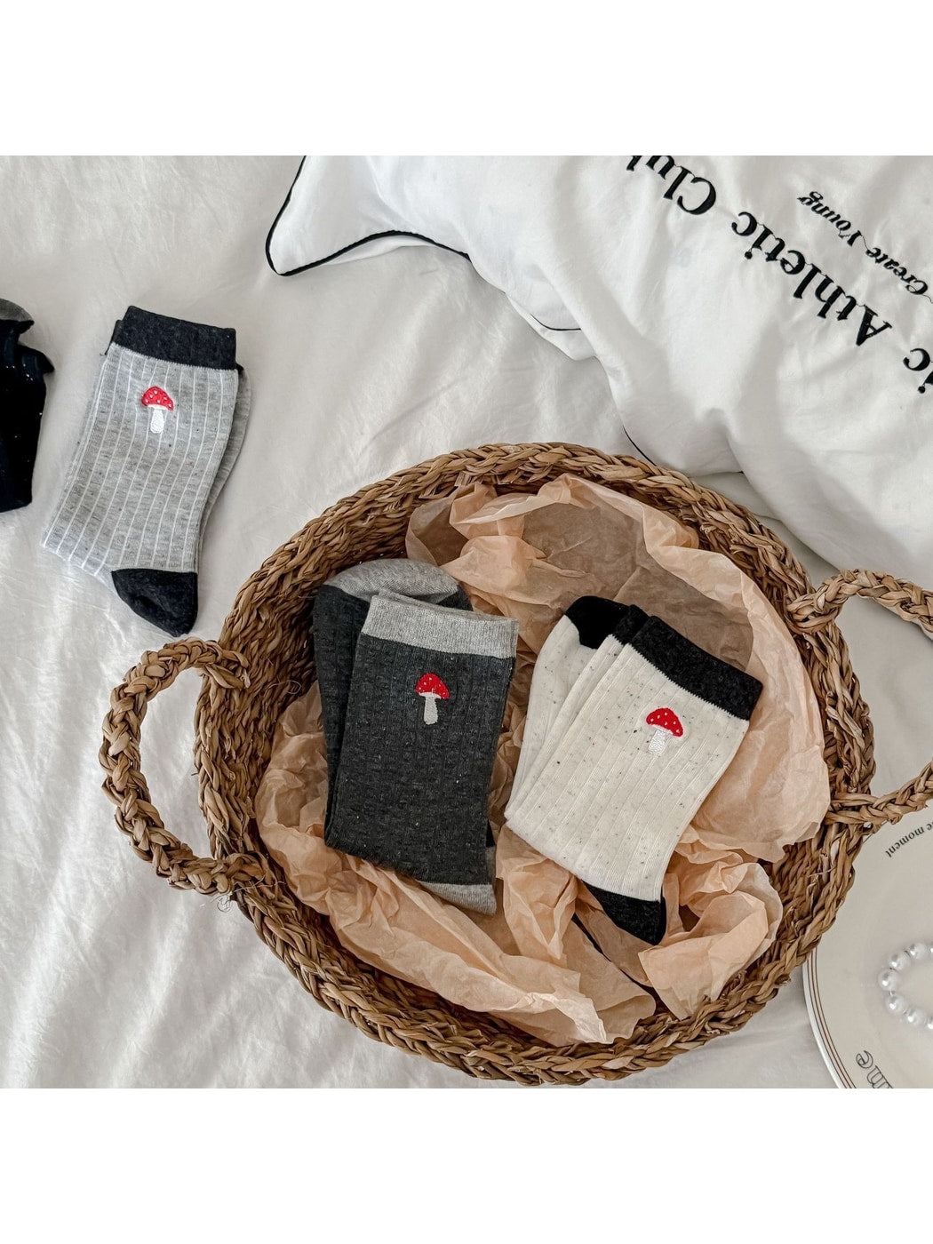 Rufia - Red Mushroom Detail Casual Crew Socks
