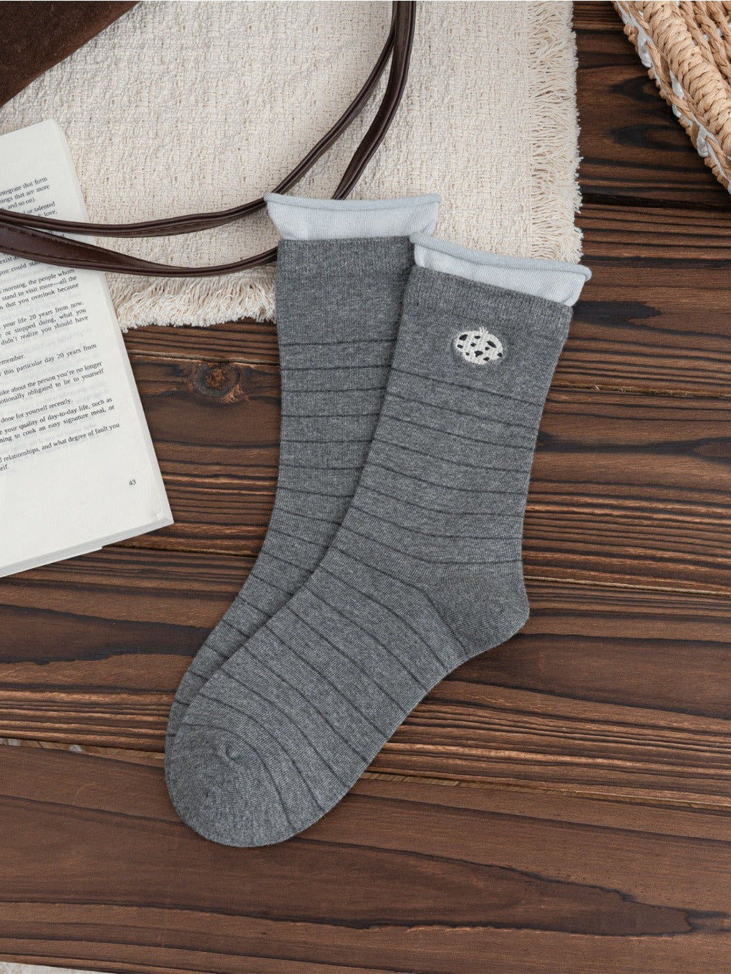 Rufia – Mid-Calf Color Block Cartoon Socks