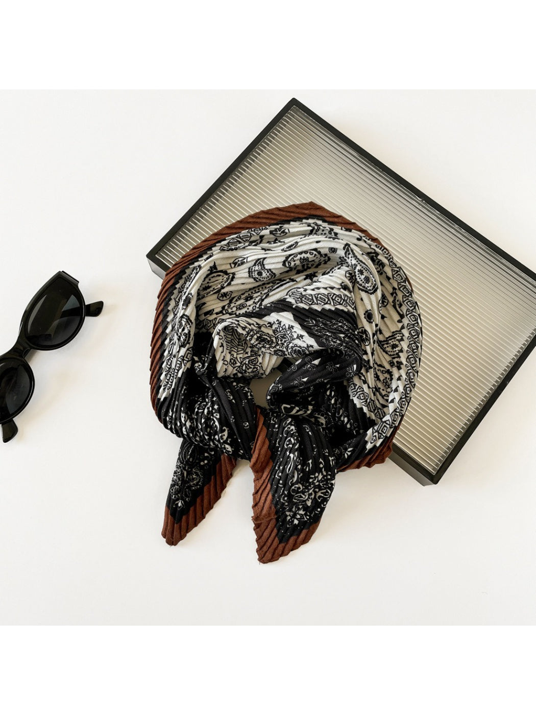 Scarvii - Graphic Paisley Pleated Scarf