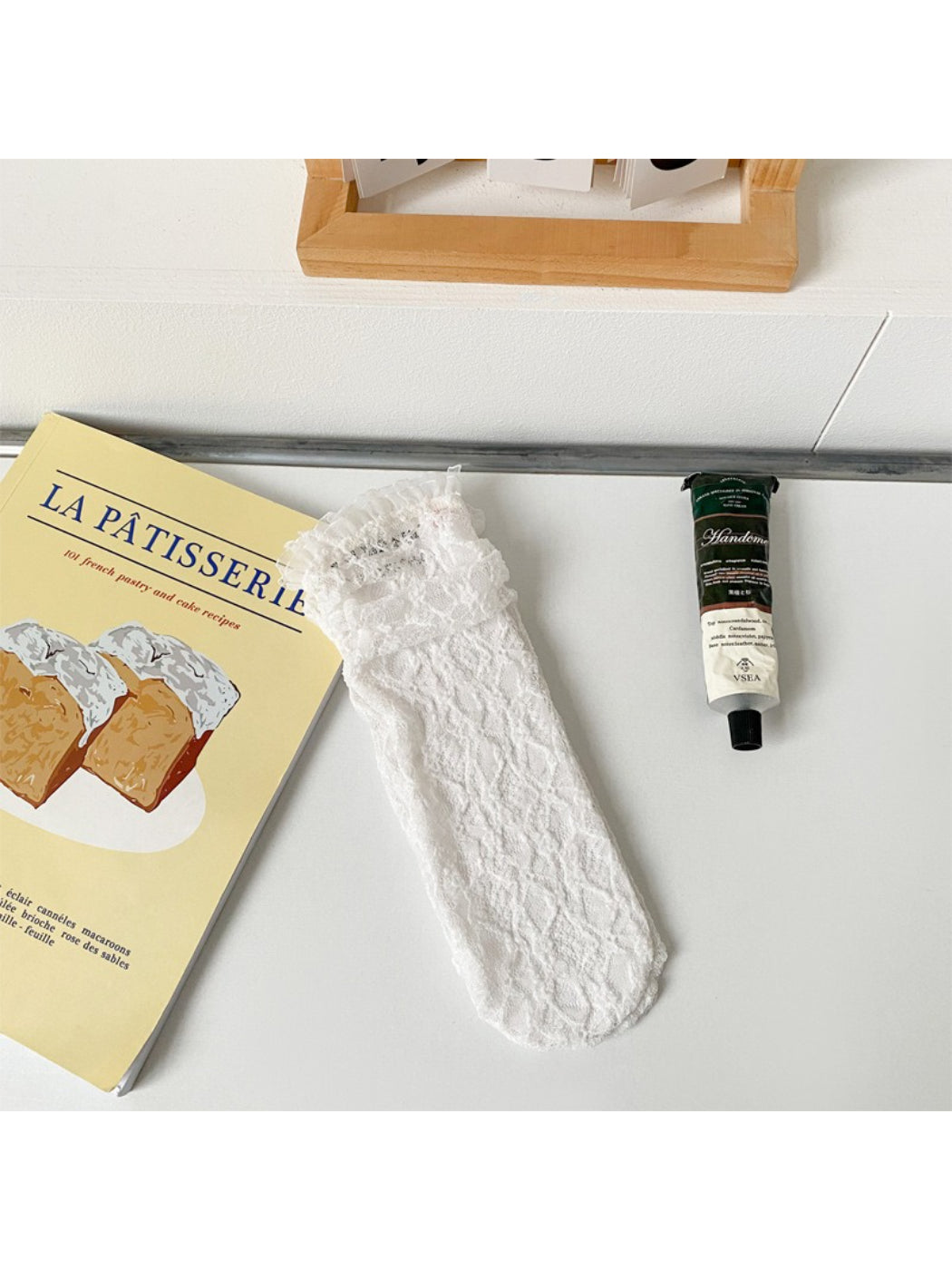Rufia - Scalloped Floral Lace Sheer Socks