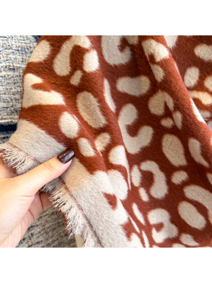 Scarvii - Leopard Pattern Triangle Shawl