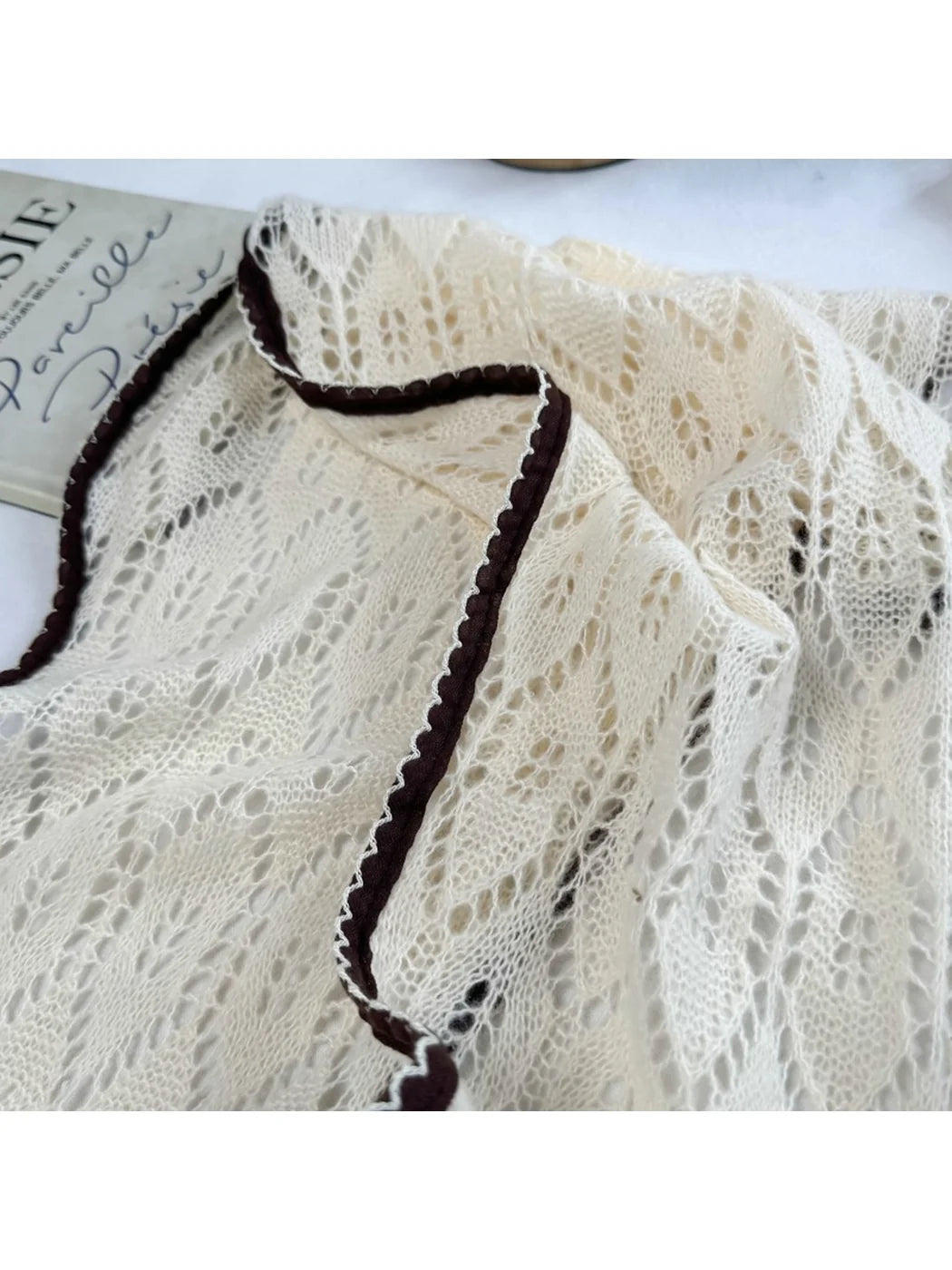 Scarvii - Leaf-Like Openwork Scallop Trim Scarf