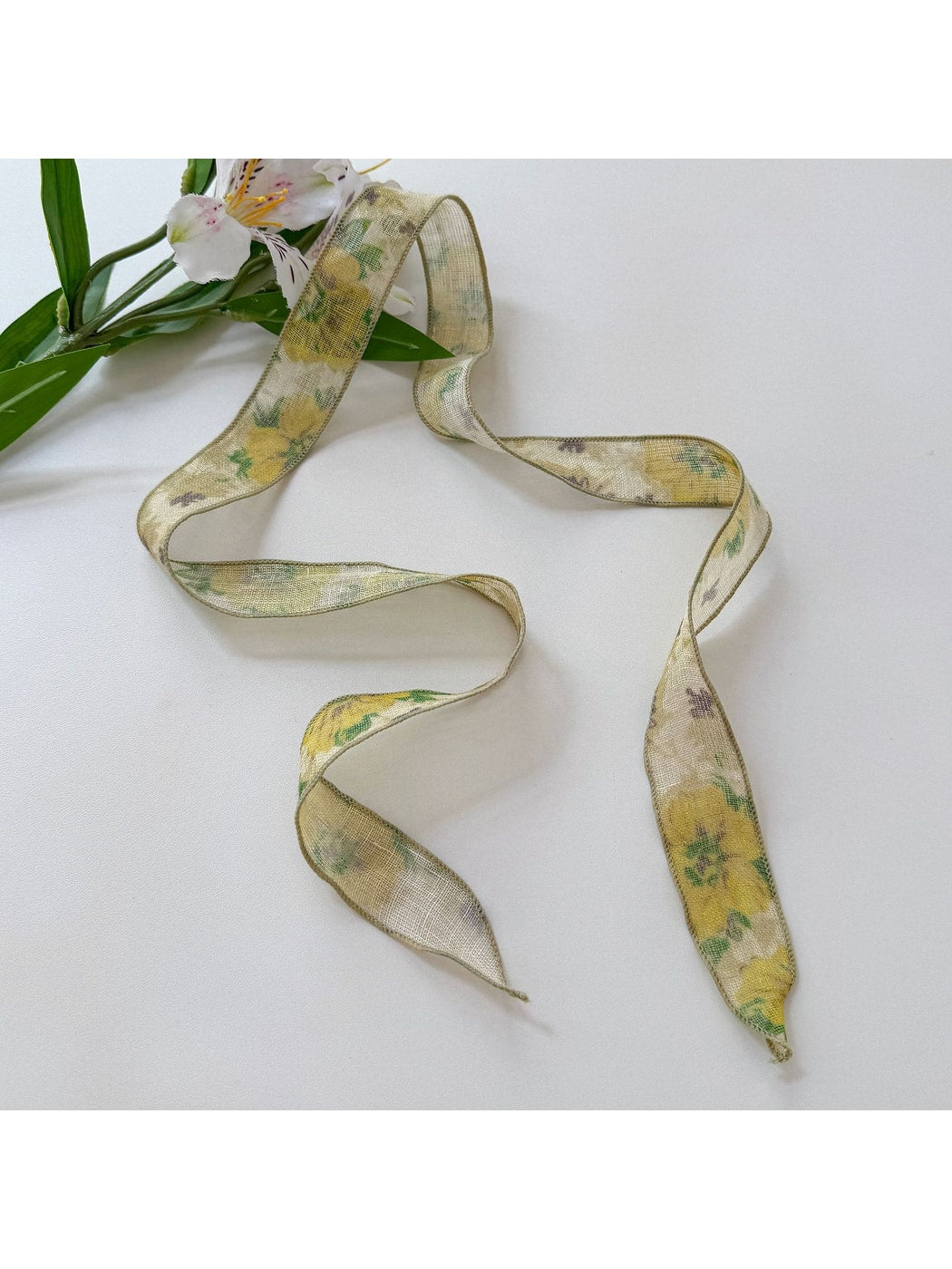 Scarvii - Chic Plant Print Ribbon Style Narrow Scarf