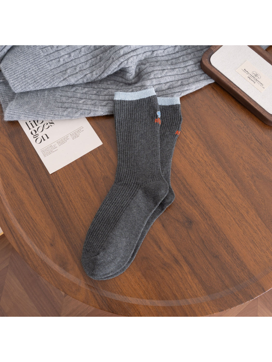 Rufia – Color-Block Cat & Fish Embroidery Socks