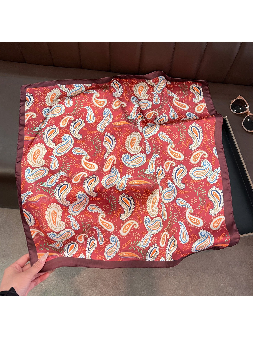 Scarvii Vintage Paisley Pattern Square Scarf