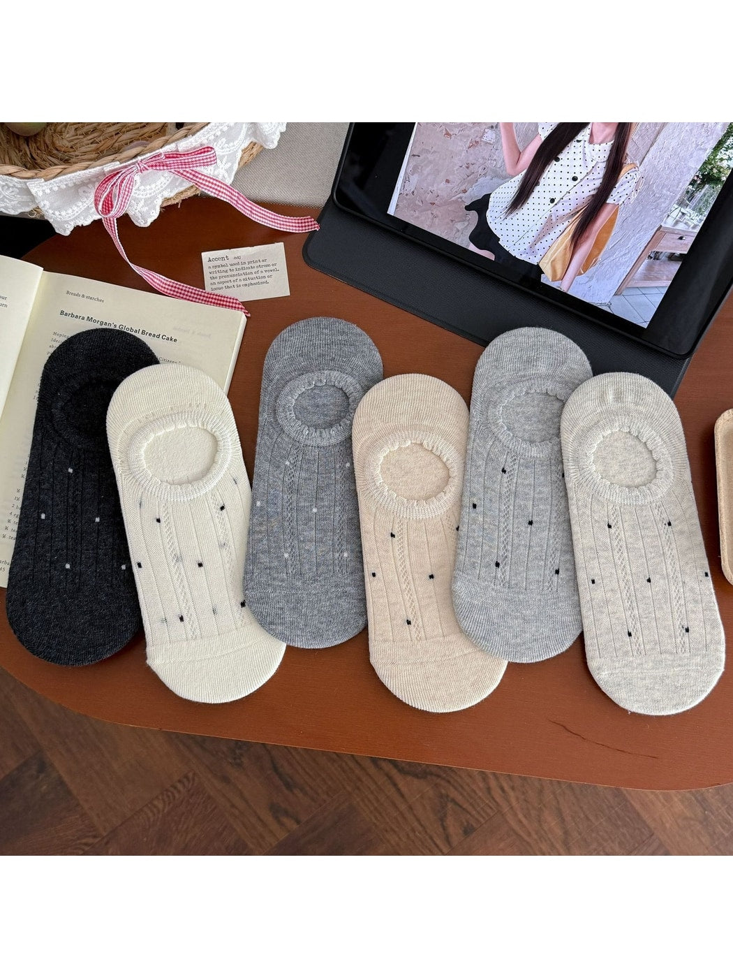 Rufia - Minimal Dot Pattern Women's Invisible Socks