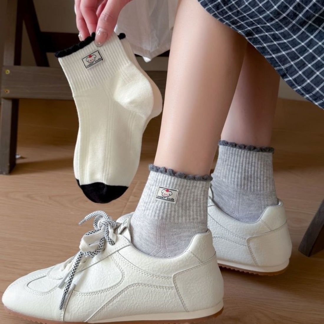 Close-up of ribbed texture on Rufia contrast toe ankle socks in white and black