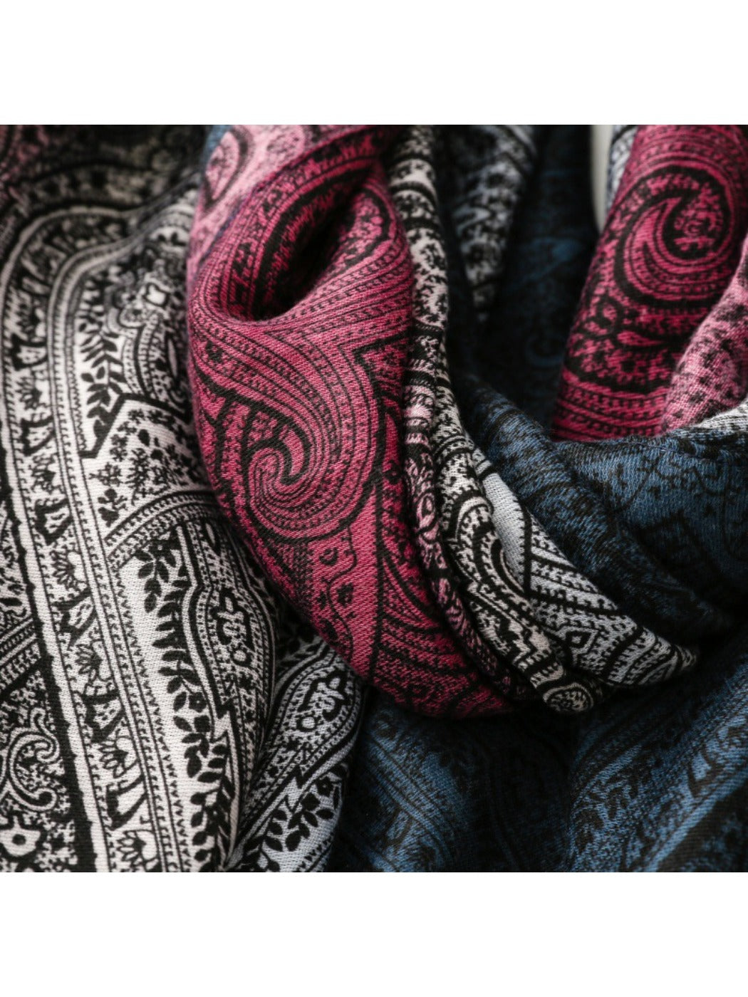 Scarvii - Paisley Gradient Winter Scarf