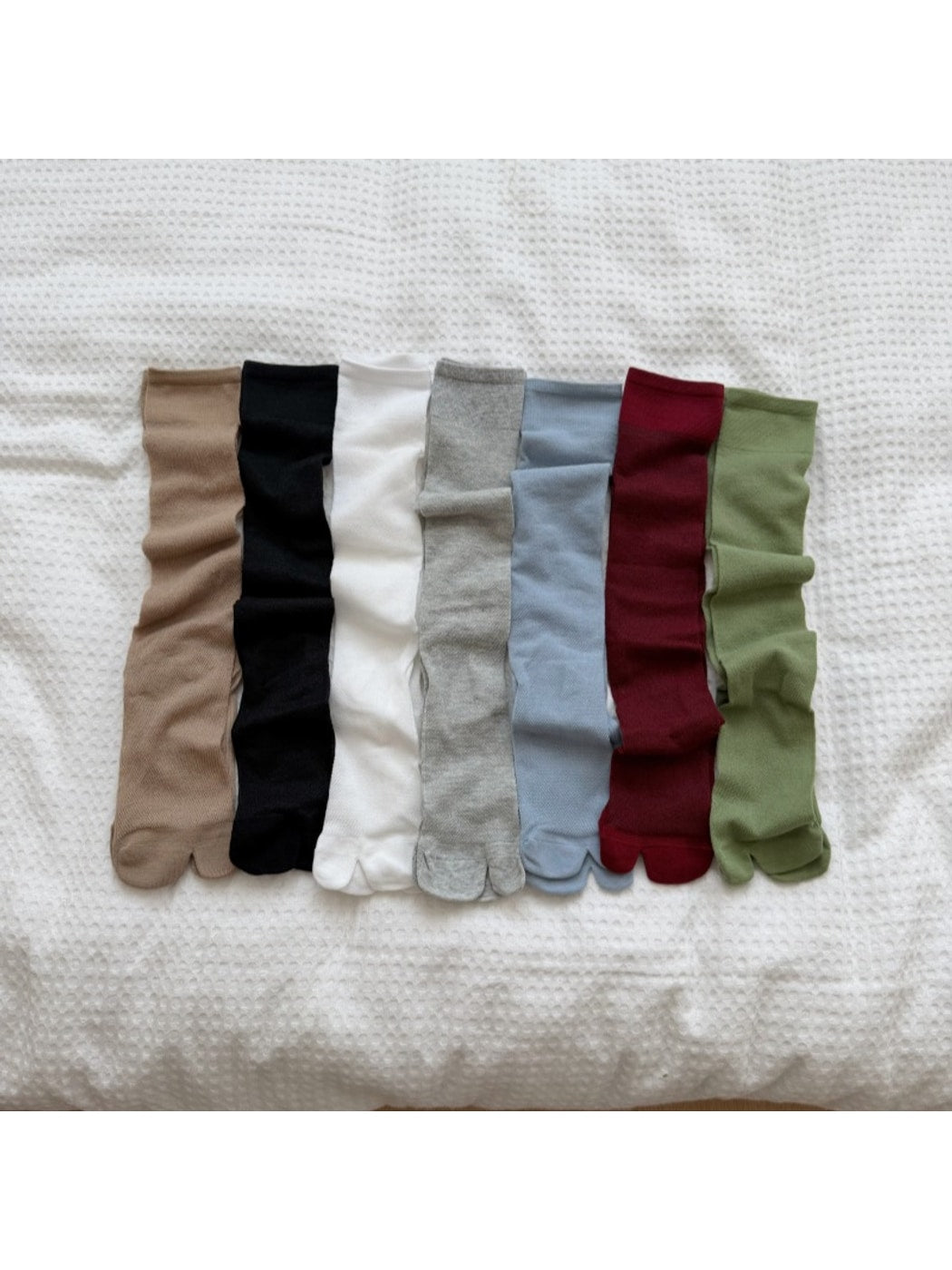 Rufia - Minimal Mid-Calf Split Toe Socks