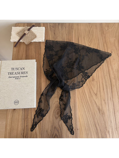 Scarvii - Scalloped Edge Embroidery Style Bandana