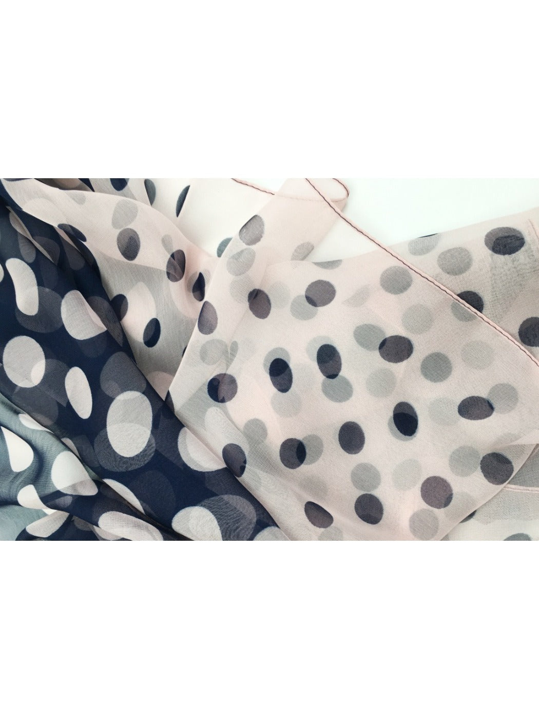 Scarvii - Dot Scarf - Lightweight & Versatile