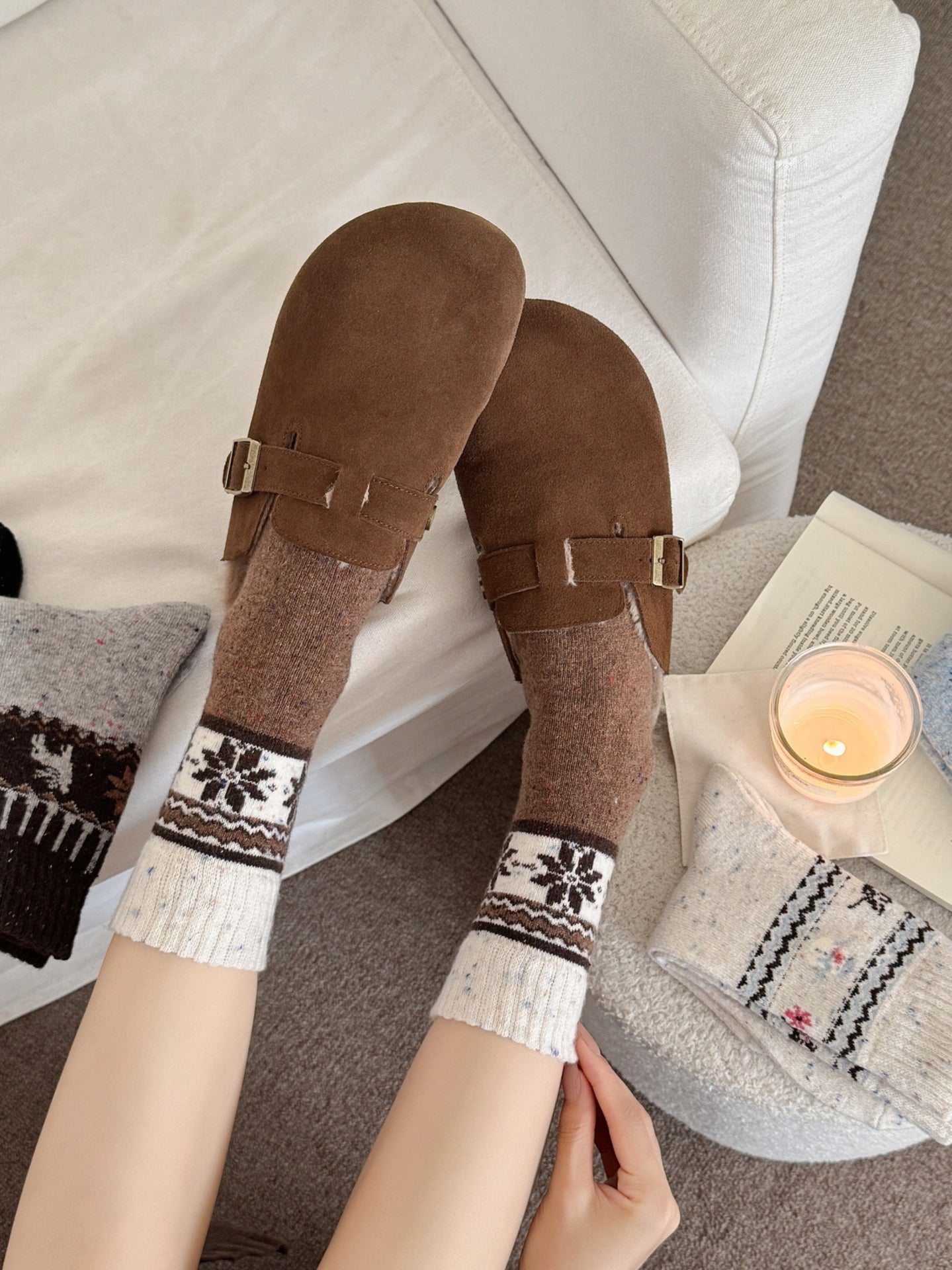 Rufia – Retro Mid-Calf Socks with Snowflake Pattern
