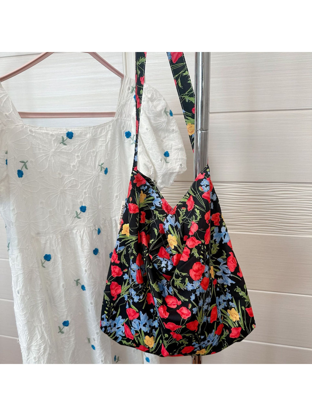Cosbai - Floral Print Sling Bag