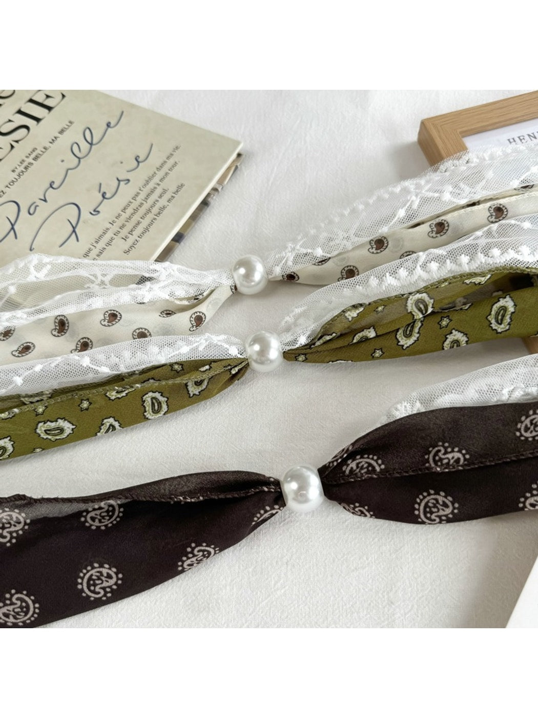 Scarvii - Gentle Paisley Lace Narrow Scarf