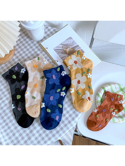 Rufia - Playful Flower Motif Casual Ankle Socks