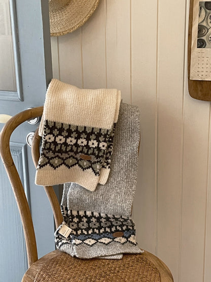 Scarvii - Geometric Floral Pattern Scarf