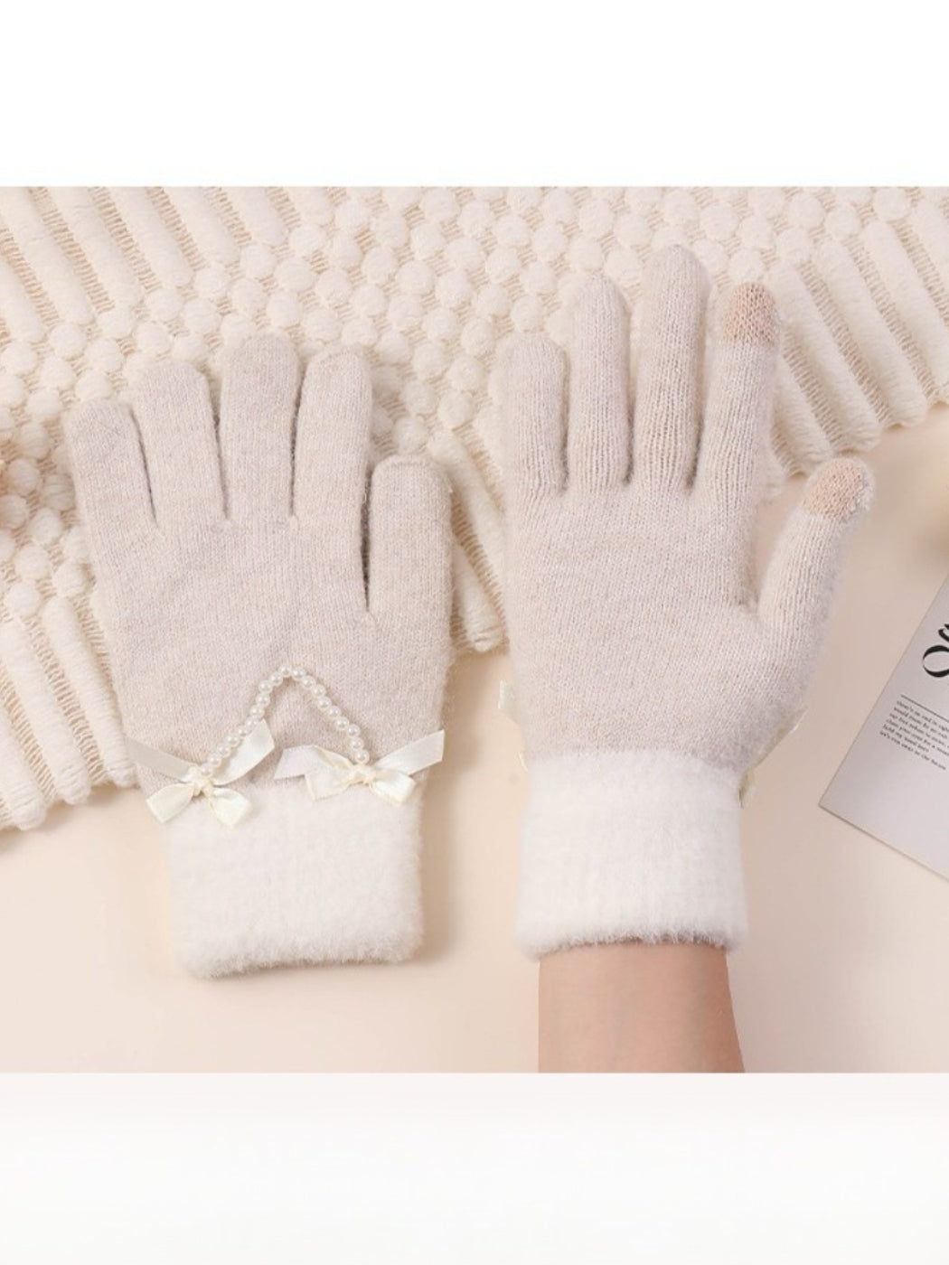Gloving – Cute Knit Winter Gloves with Bow Detail