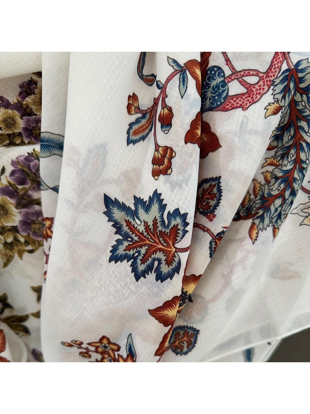 Scarvii - Floral Print Classic Styling Square Scarf