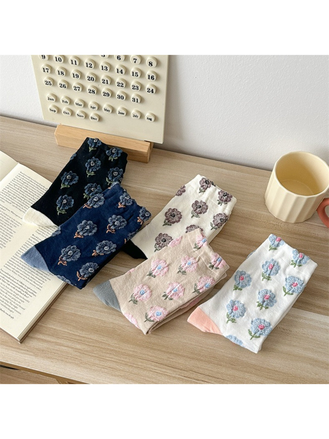Rufia - Soft Garden Embroidery Crew Socks