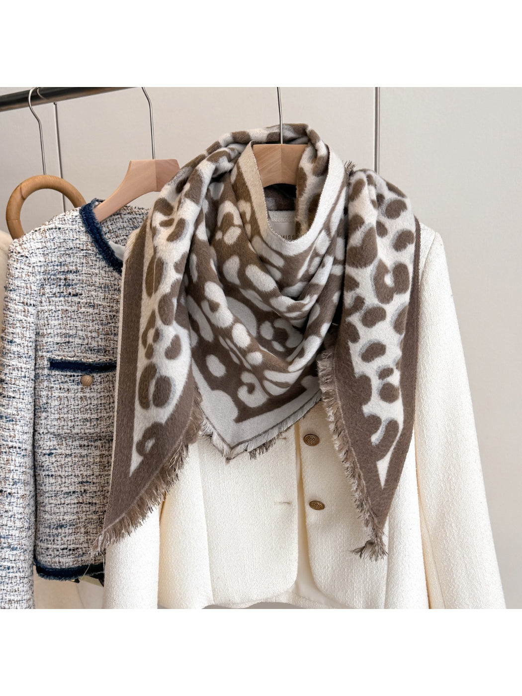 Scarvii - Leopard Pattern Triangle Shawl