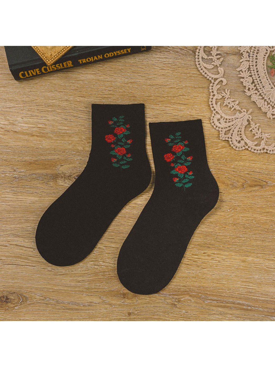 Rufia - Vintage Floral Embroidery Crew Socks
