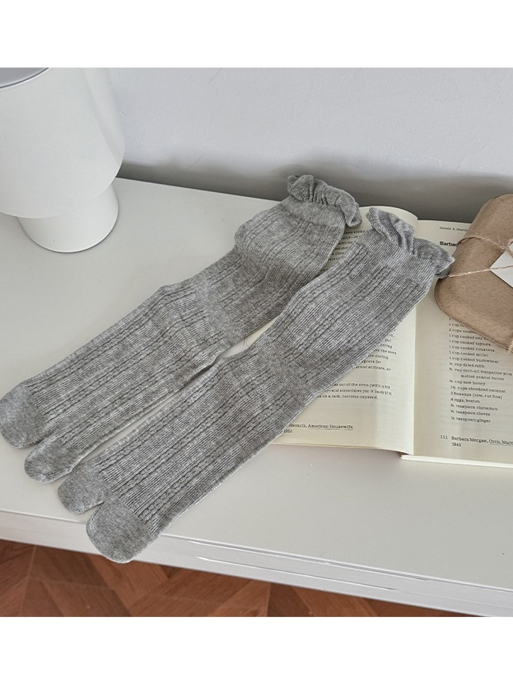 Rufia - Solid Color Split Toe Socks