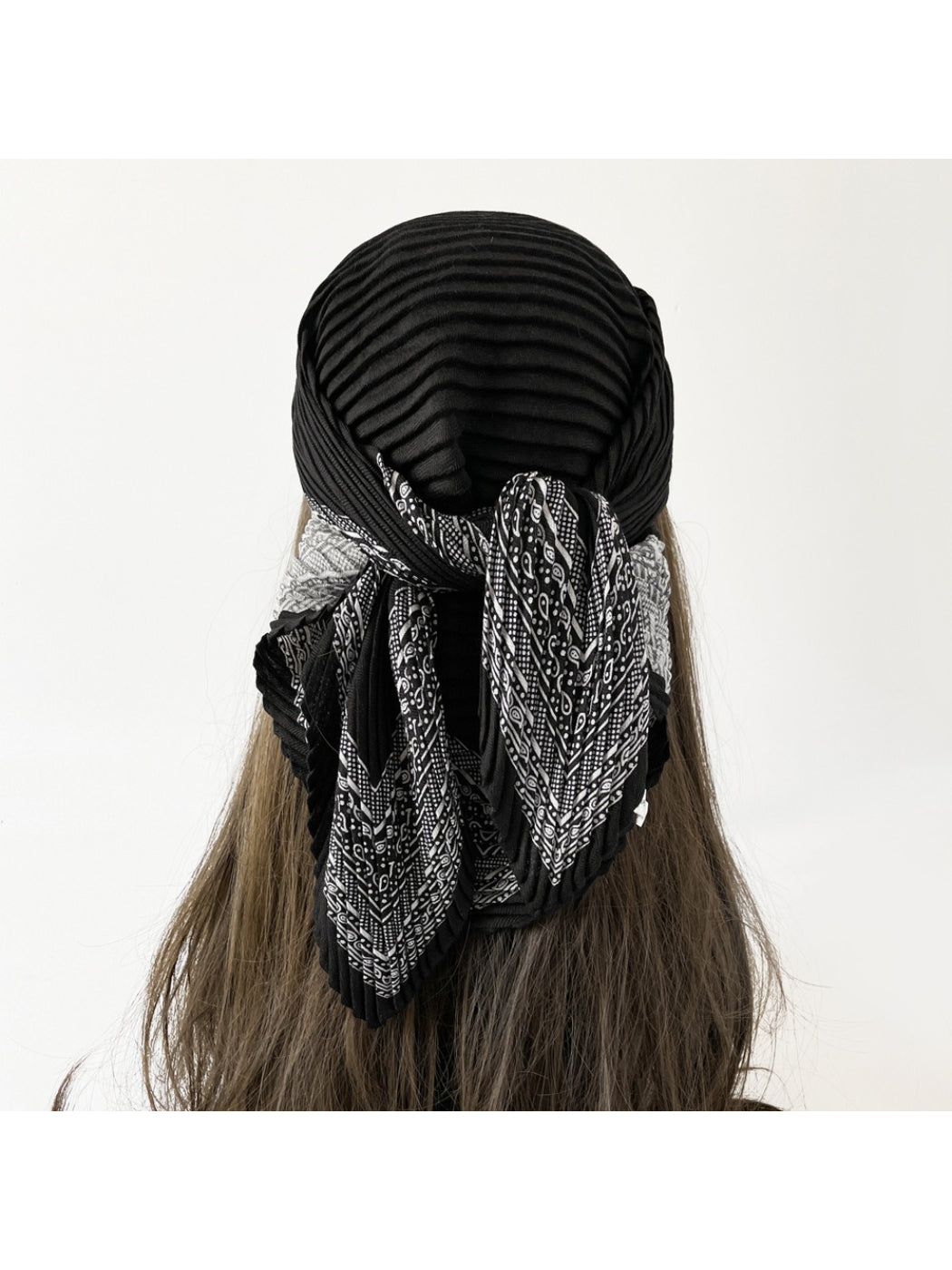 Scarvii - Pleated Paisley Print Scarf