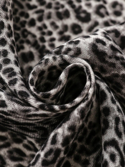 Scarvii - Classic Winter Scarf with Leopard Print