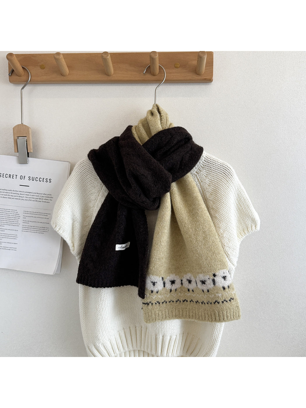 Scarvii - Sheep Motif Knit Scarf