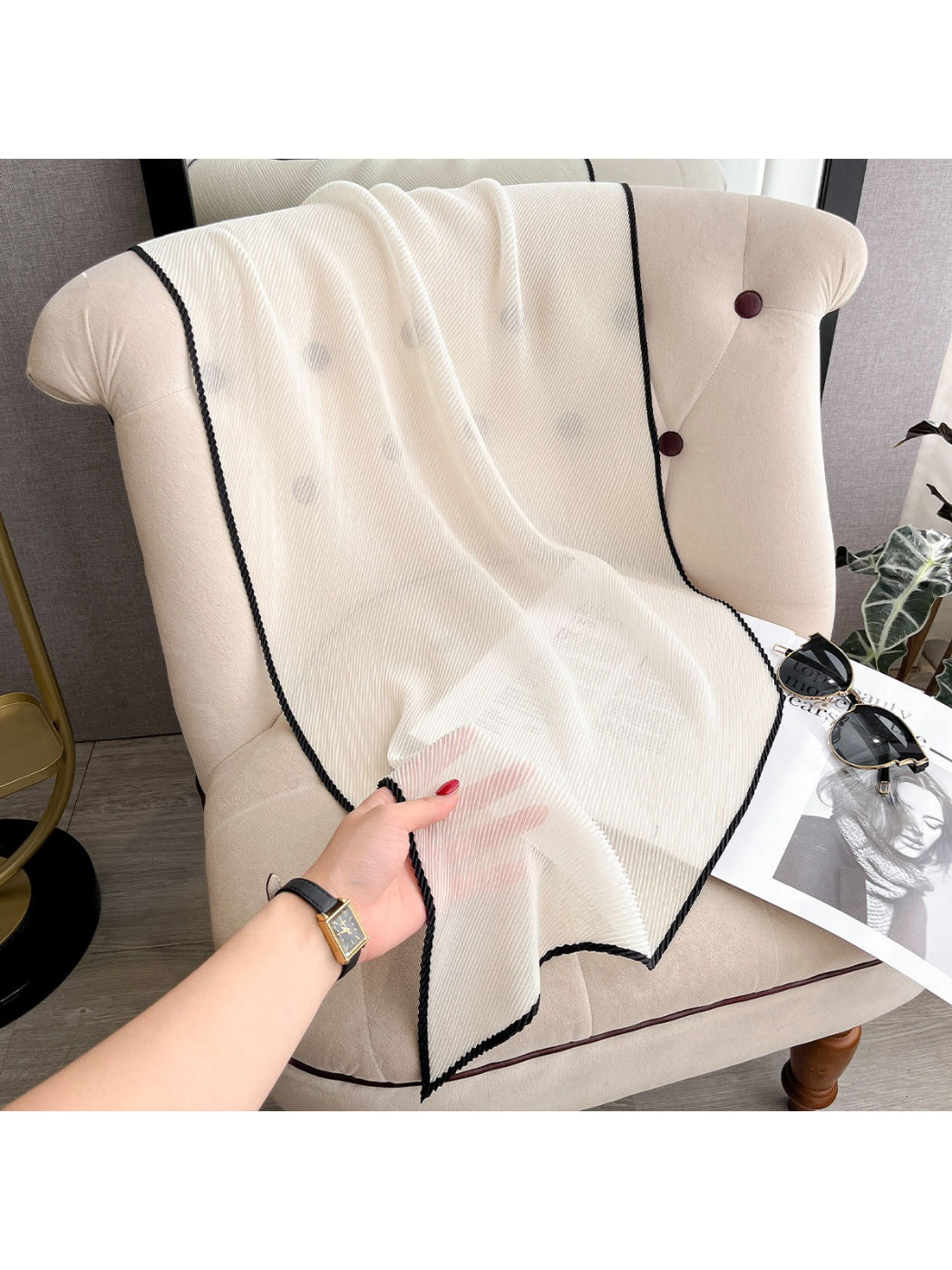 Scarvii - Pleated Sheer Contrast Trim Scarf