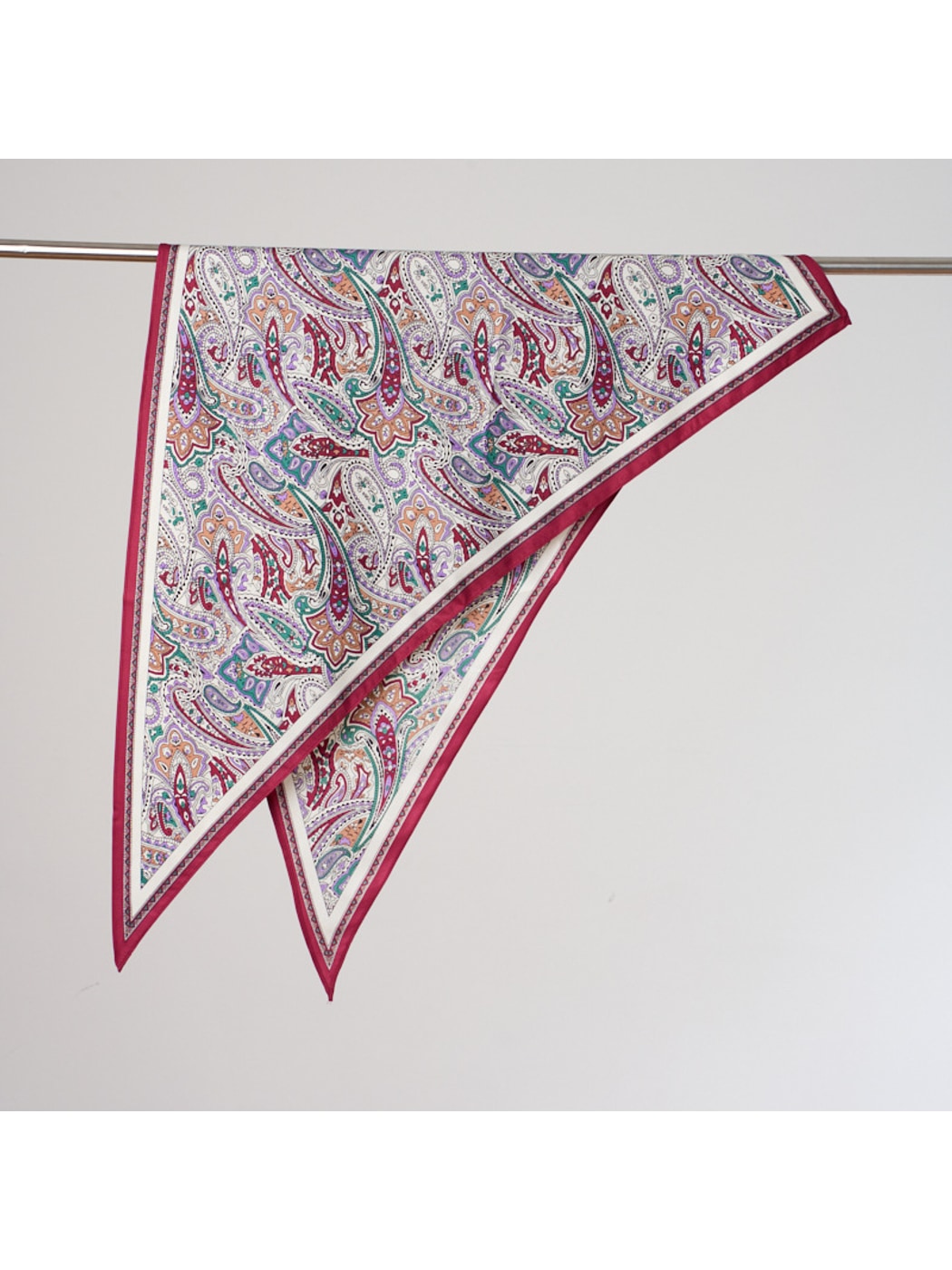 Scarvii - Decorative Paisley Pattern Triangle Bandana