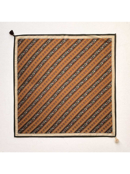 Scarvii - Retro Diagonally Arranged Paisley Square Scarf