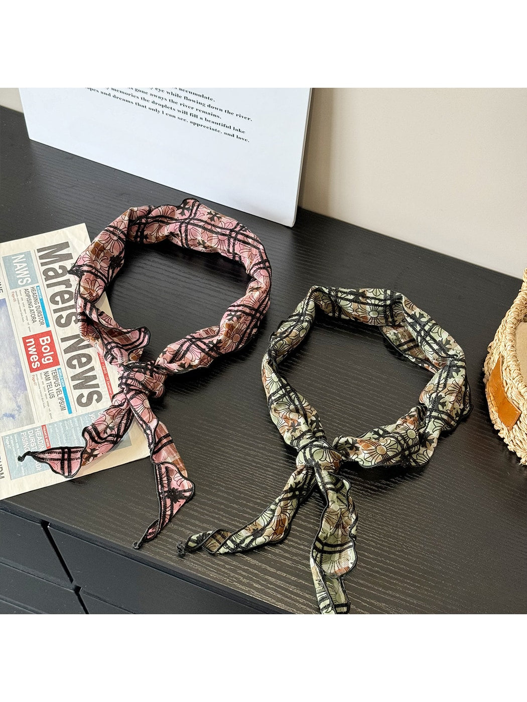 Scarvii - Vintage Plaid Floral Triangle Bandana