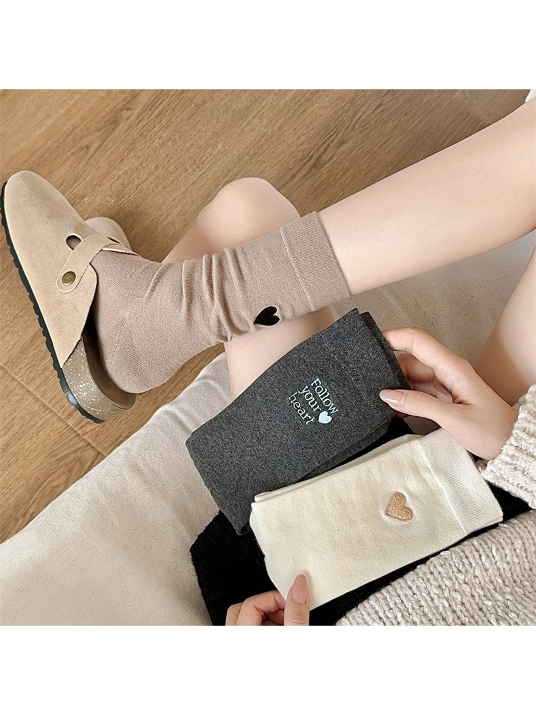Rufia - Embroidered Heart Letter Socks