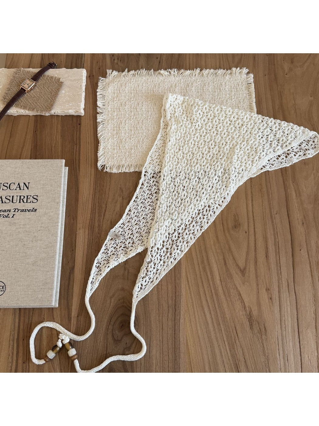 Scarvii - Retro Openwork Minimalist StyleTriangle Scarf