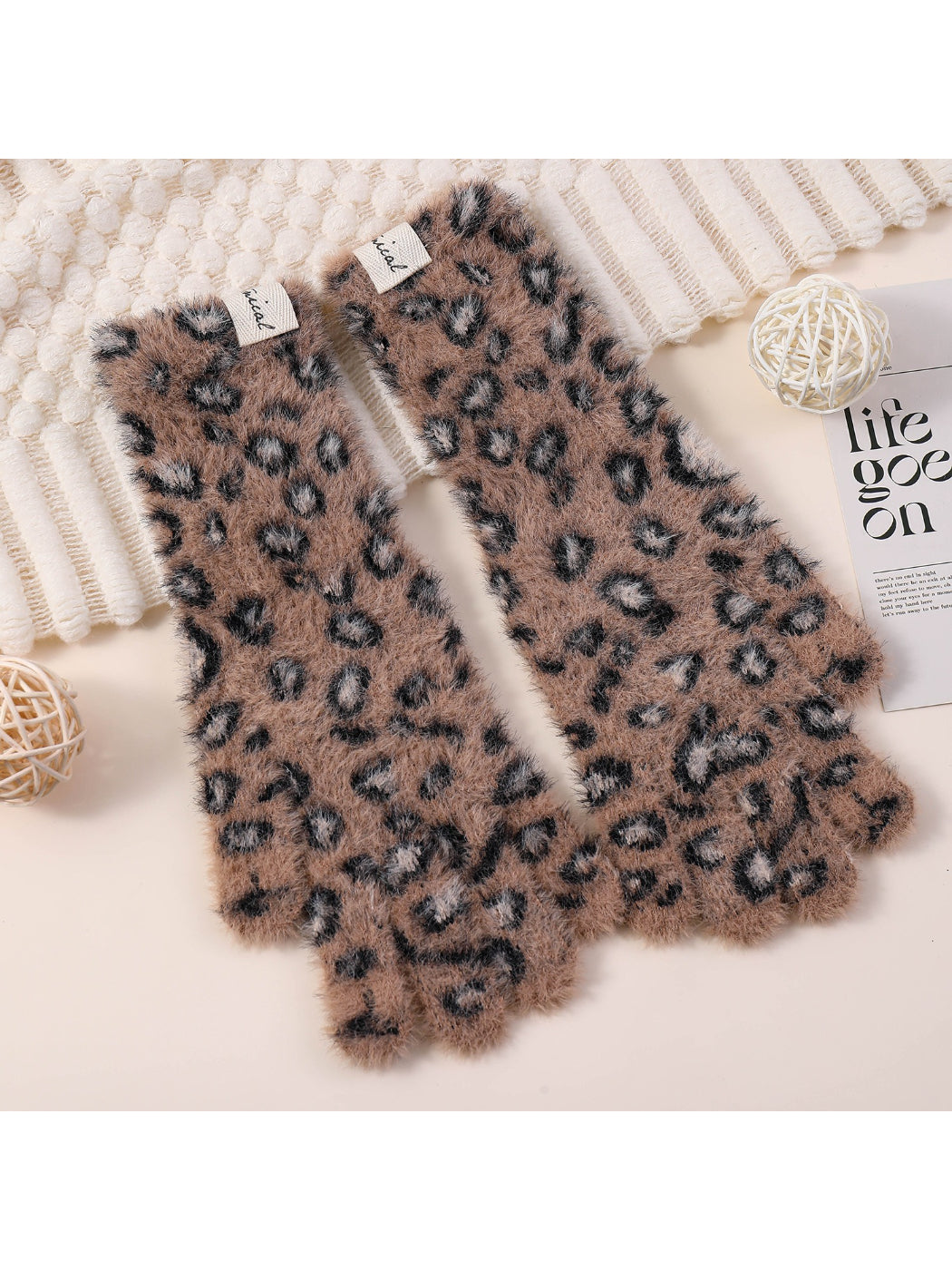 Gloving - Plush Leopard Touchscreen Gloves