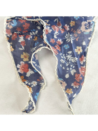 Scarvii - Lace Trim Floral Diamond Shaped Scarf