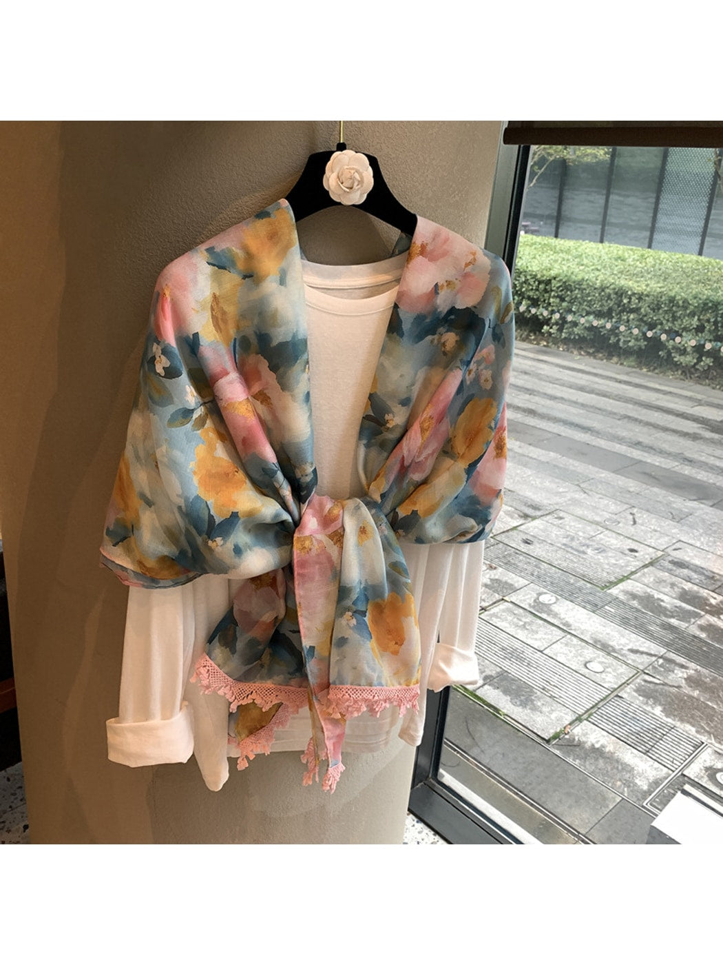 Scarvii - Elegant Floral Printed Rectangular Scarf