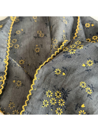 Scarvii - Vintage Floral Triangle Bandana