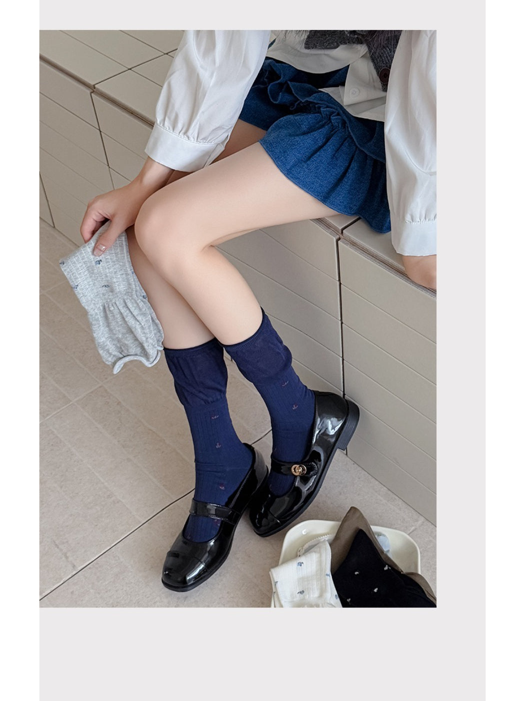 Rufia - Embroidered Ruffle Edge Crew Socks