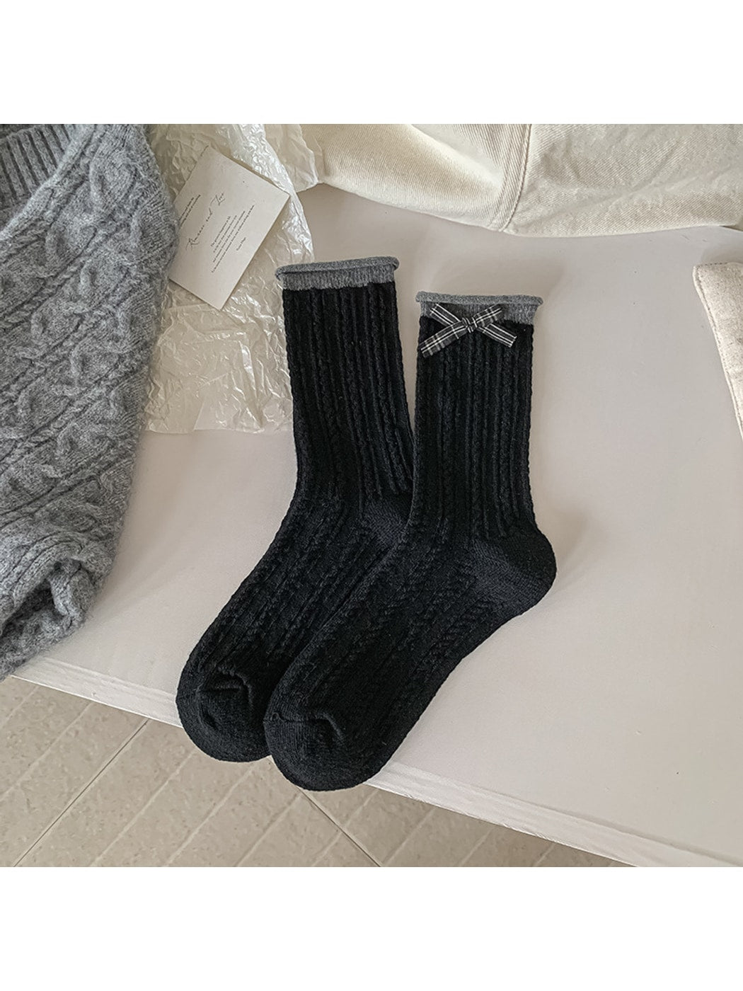 Rufia - Ribbed Knit Bow Accent Rolled Cuffs Crew Socks