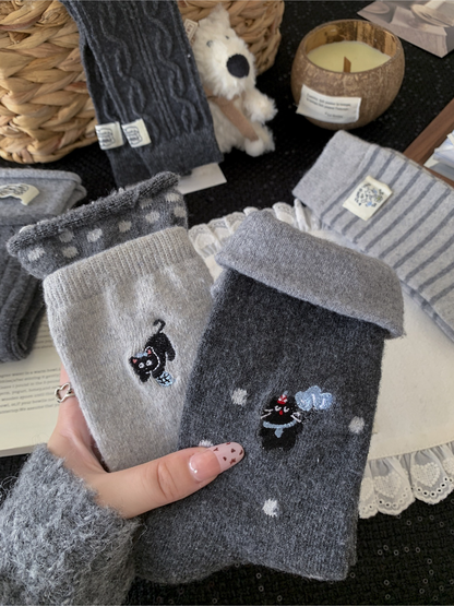 Rufia - Cute Cat Embroidered Crew Socks
