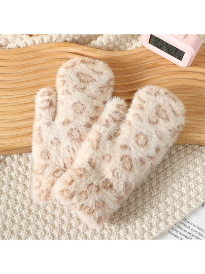 Gloving - Women's Fuzzy Leopard Print Mittens