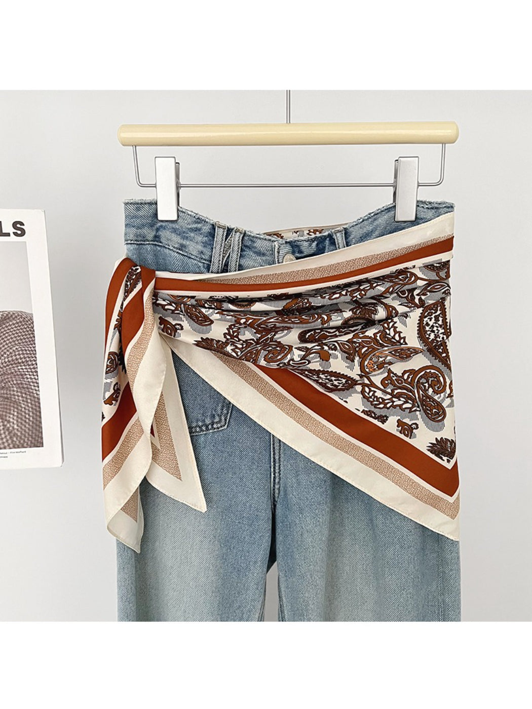 Scarvii Retro Paisley Triangle Scarf
