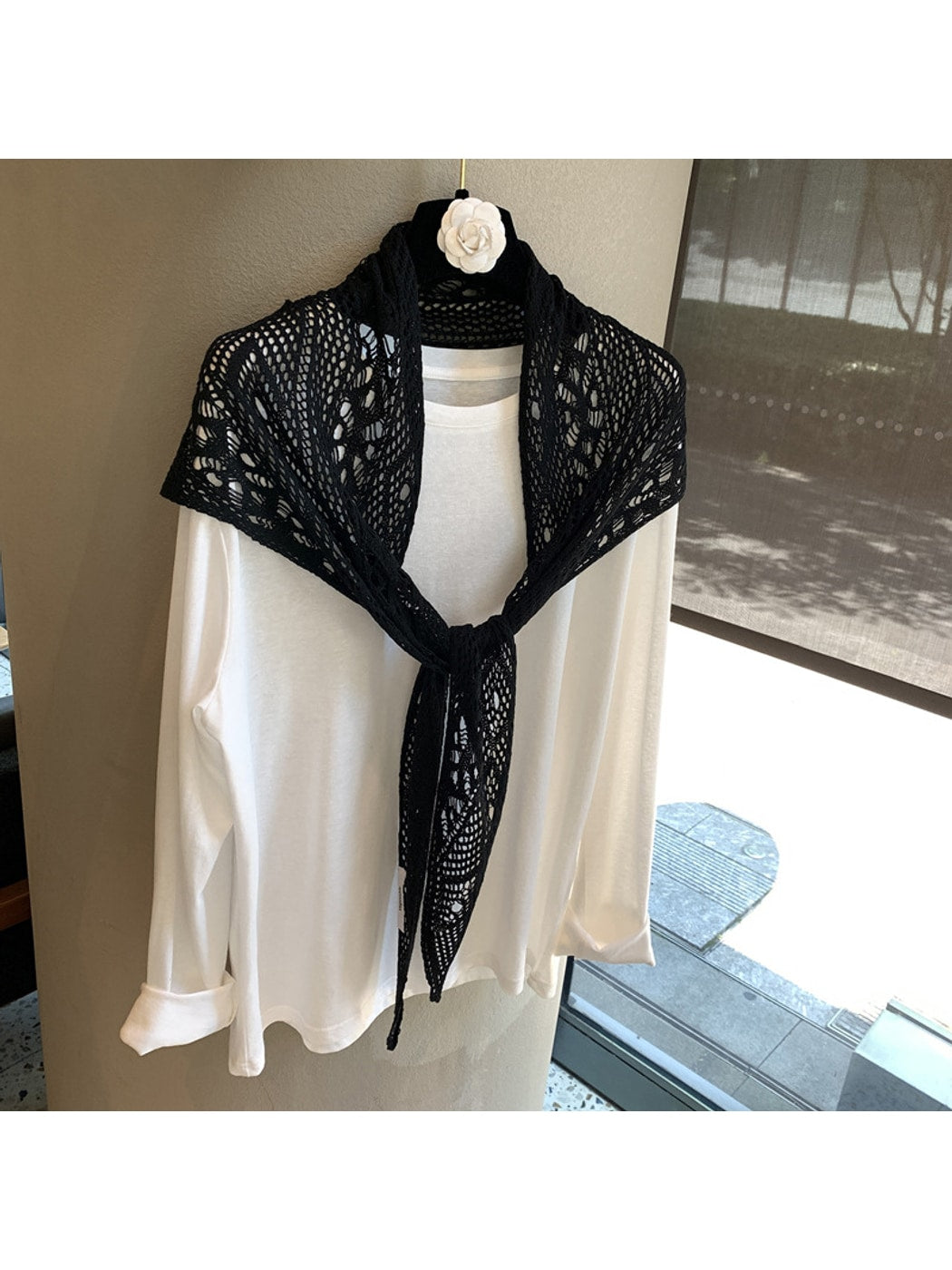 Scarvii - Hollow-Out Lattice Triangle Bandana